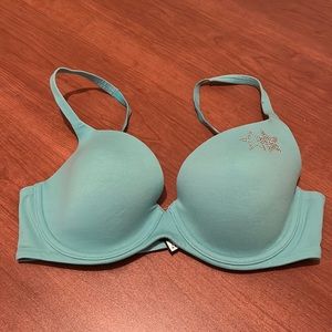 Victoria’s Secret Body by Victoria bra 34C